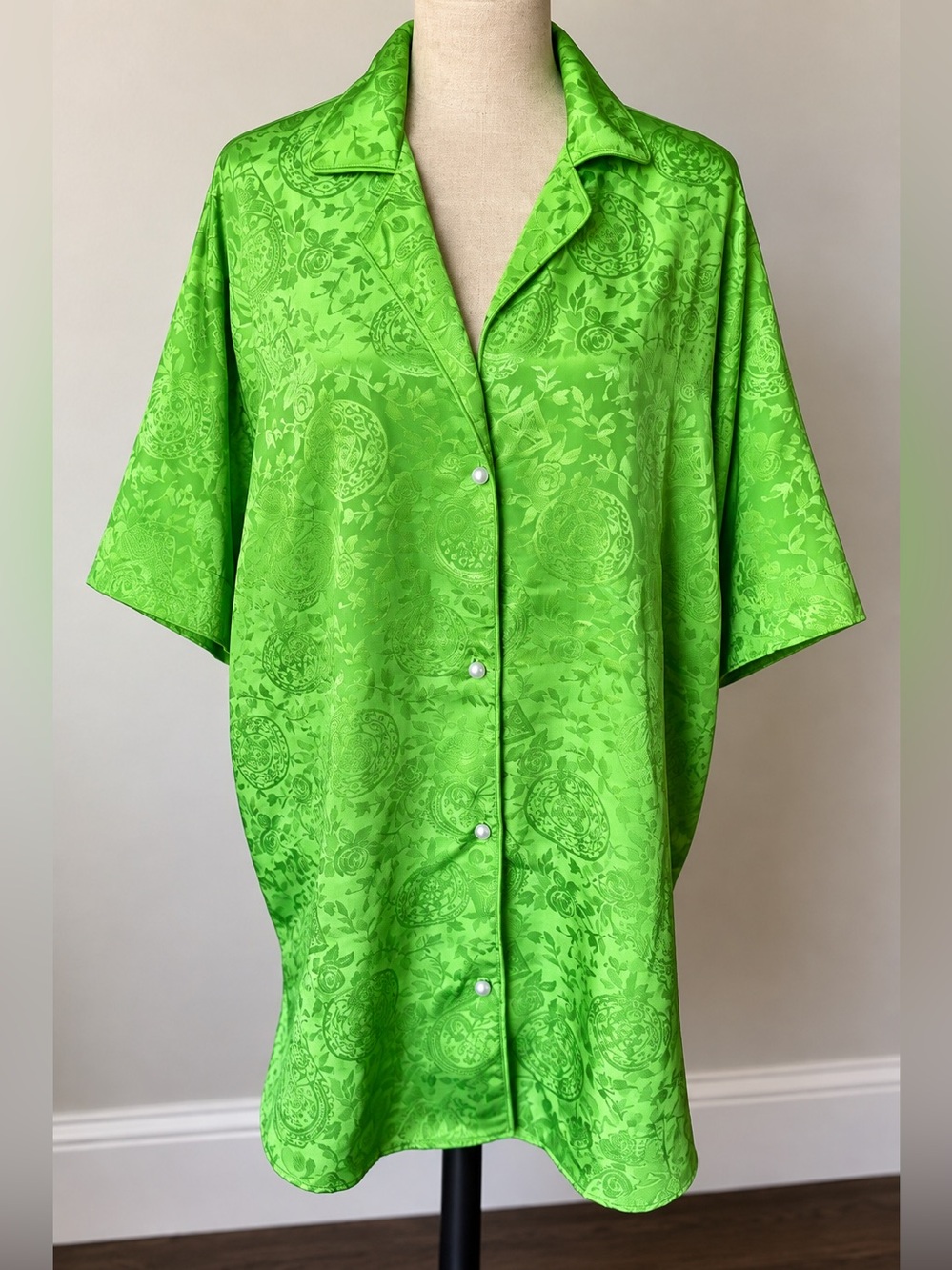 Vintage Victoria’s Secret Satin Jacquard Sleep Shirt Green P/S Pearl Buttons